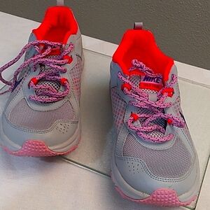 Nike Wild Trail Shoes Women's size 7 Grey Pink low sneakers 643074-008